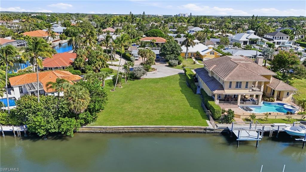 1510 Mullet LN