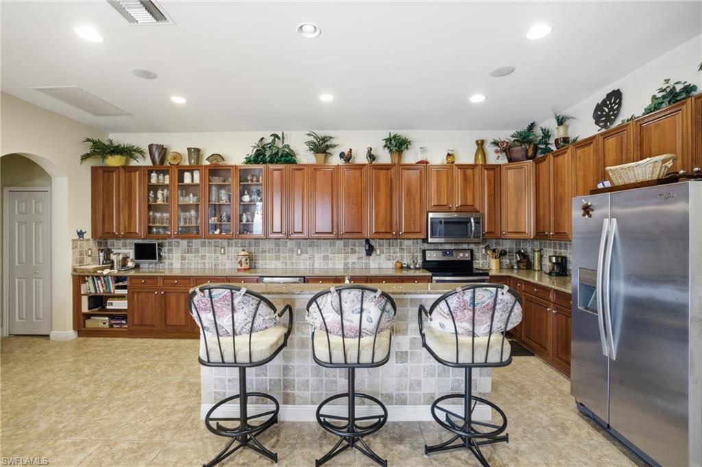 Kitchen breakfast bar