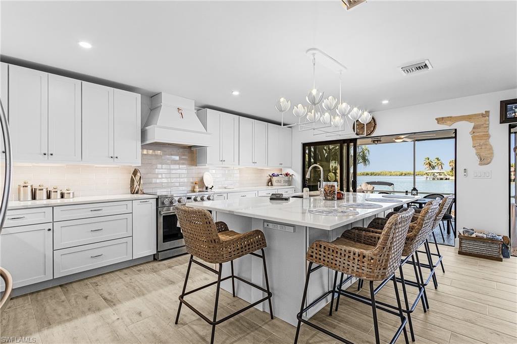 KITCHEN BAR AREA