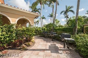Poolside gas grills & kitchen area