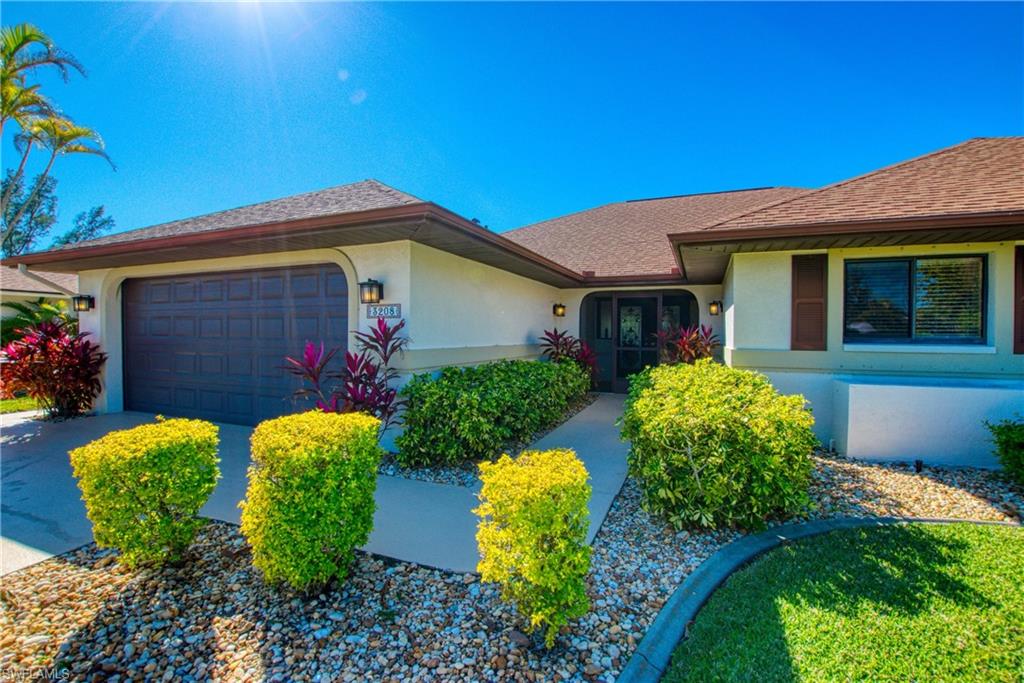 Ranch-style home featuring stucco siding, a garage, and a shingled roof