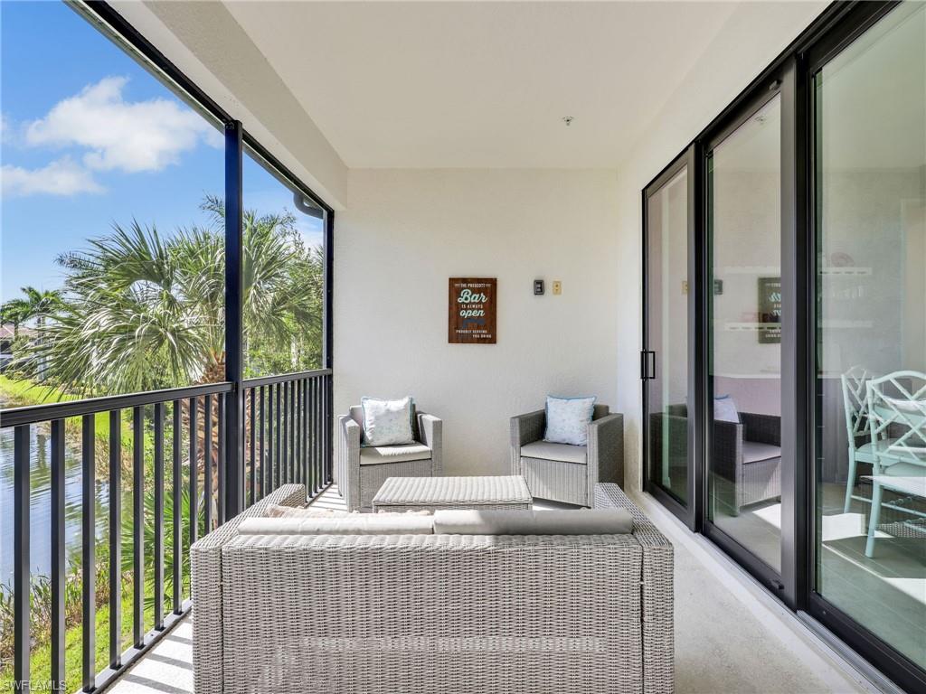 Screened Lanai with Dining Area and Seating Area with Fountain View