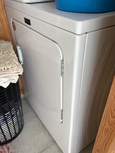 Laundry view of washer / clothes dryer