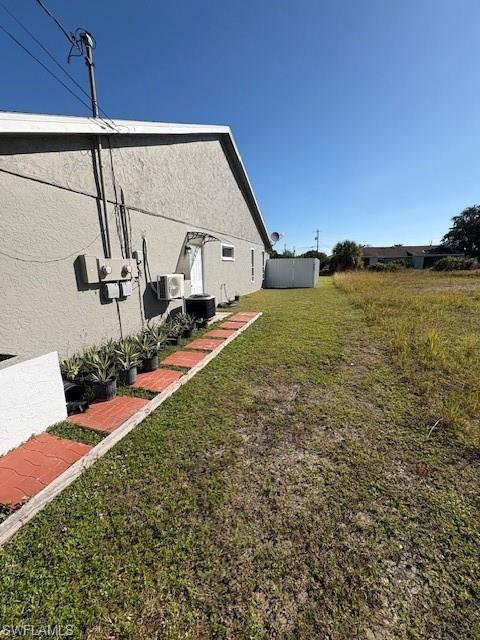 View of grassy yard