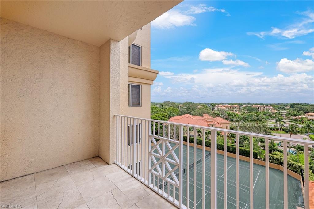 Front Balcony off of Dinning Area