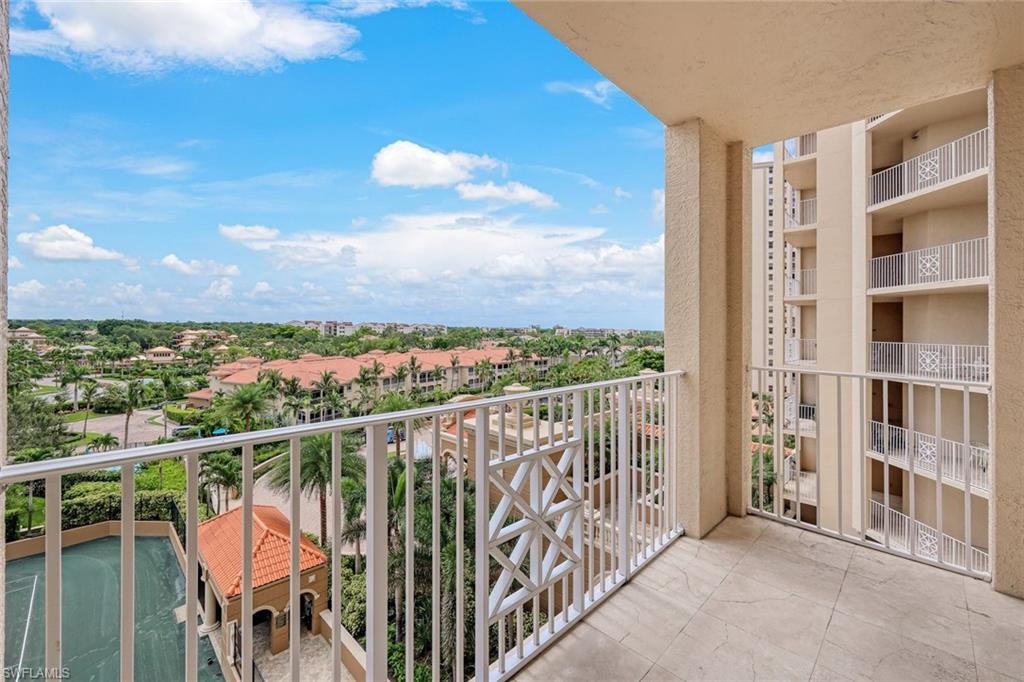 Front Balcony off of Dinning Area