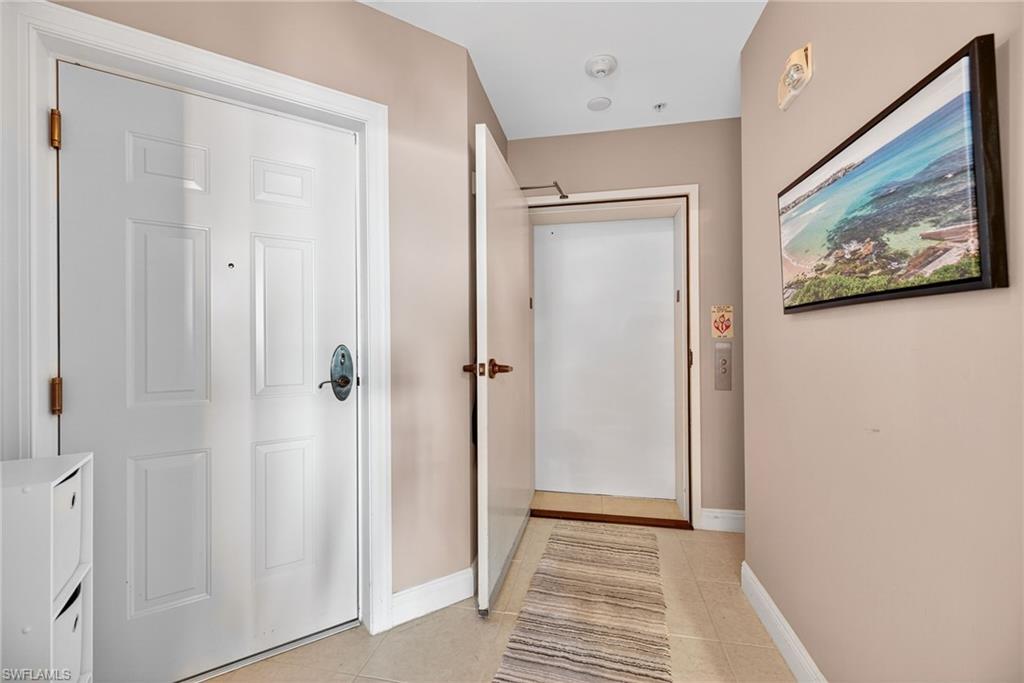 Private Foyer & Elevator