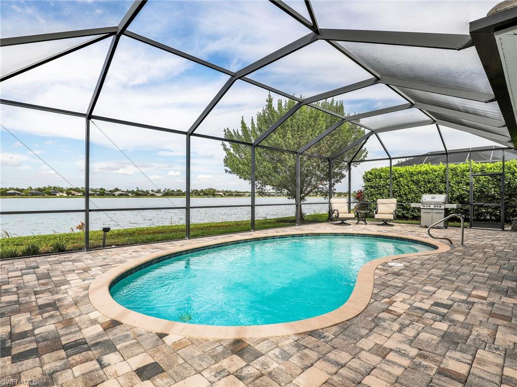 Lakeside heated Pool!