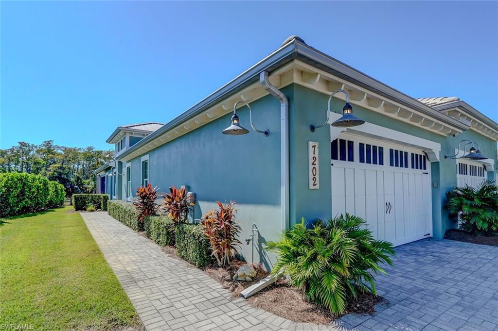 Doorway to property featuring stucco siding