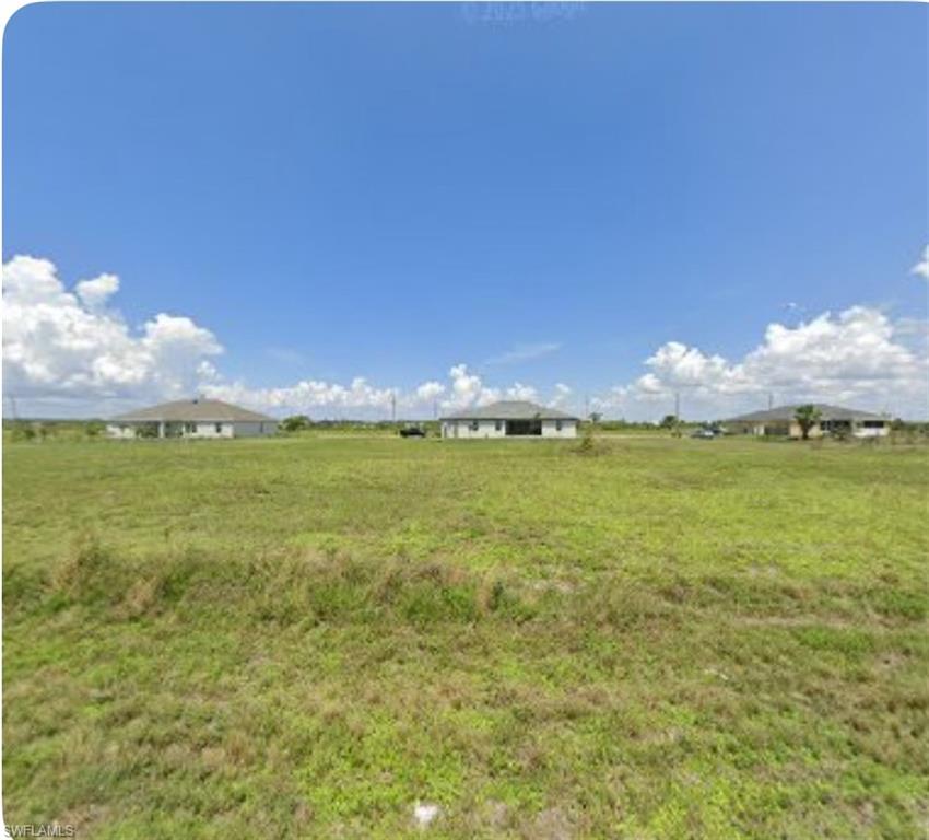 View of grassy yard with a view of rural / pastoral area