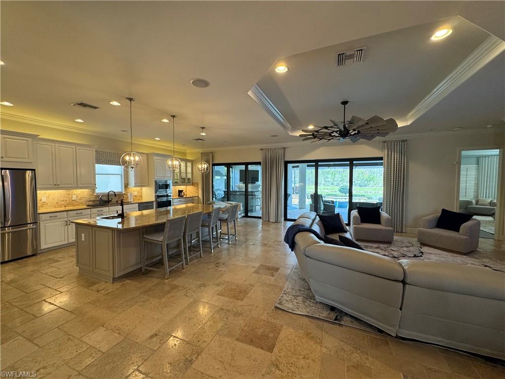 9470 Galliano TER photo 17
