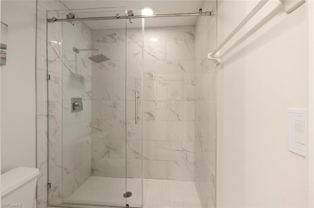636 Windsor SQ 102 photo 13