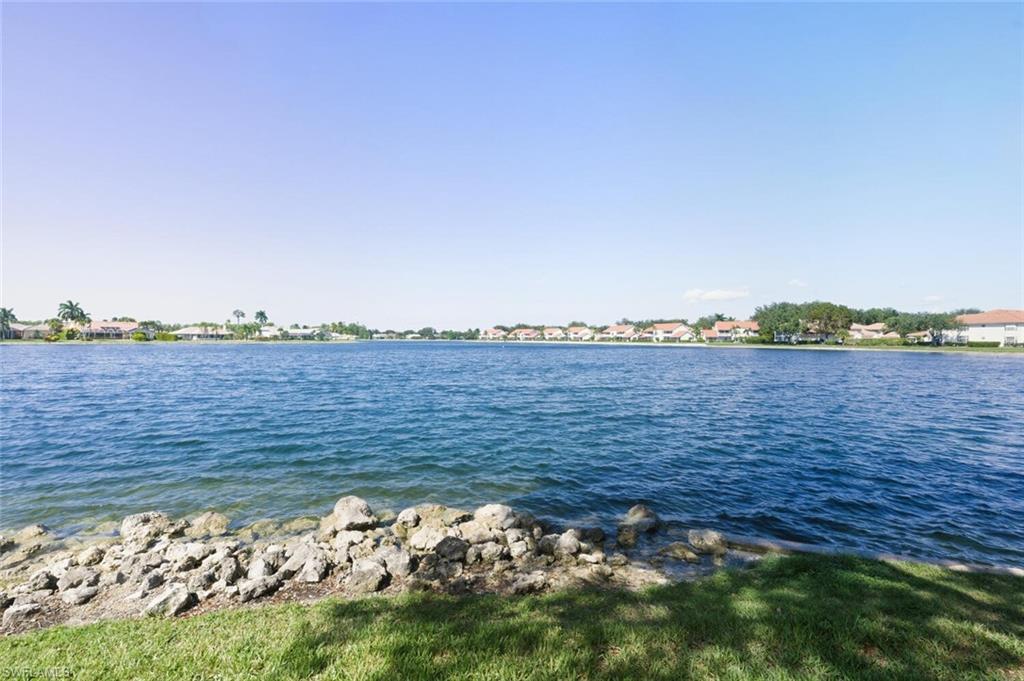 636 Windsor SQ 102 photo 32