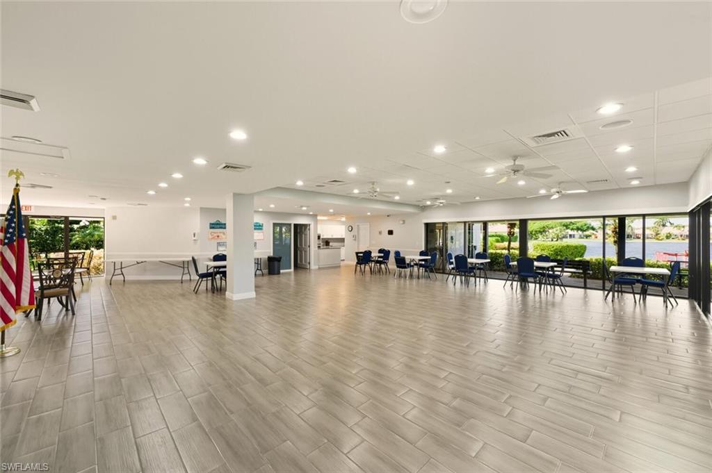 636 Windsor SQ 102 photo 30