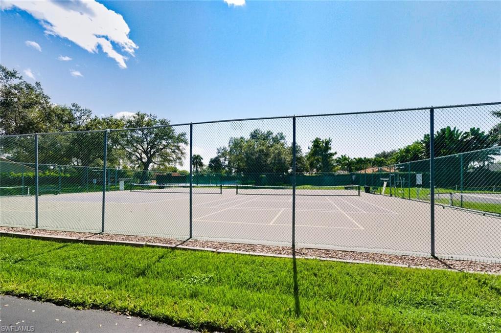 636 Windsor SQ 102 photo 29