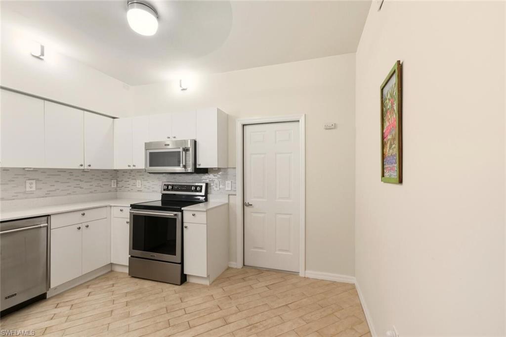 636 Windsor SQ 102 photo 8