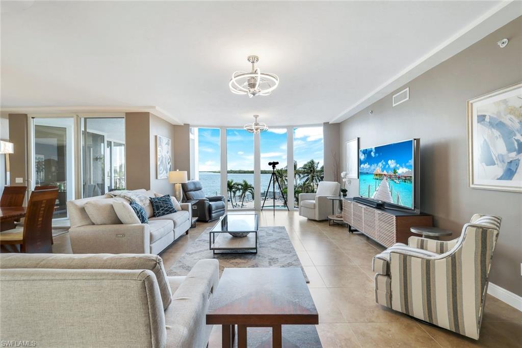 700 La Peninsula BLVD 206