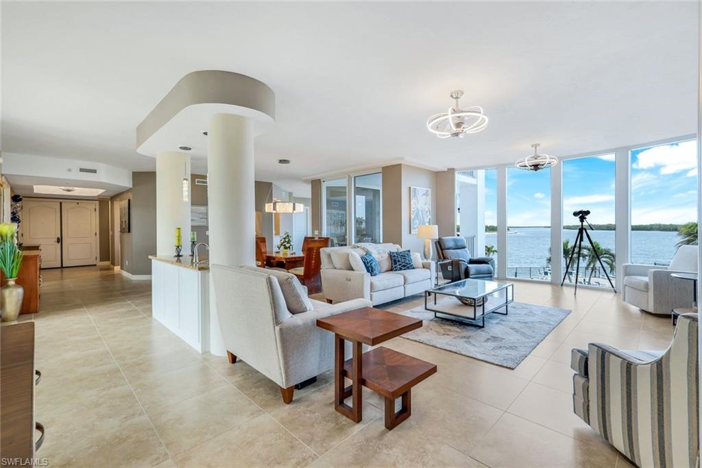 700 La Peninsula BLVD 206