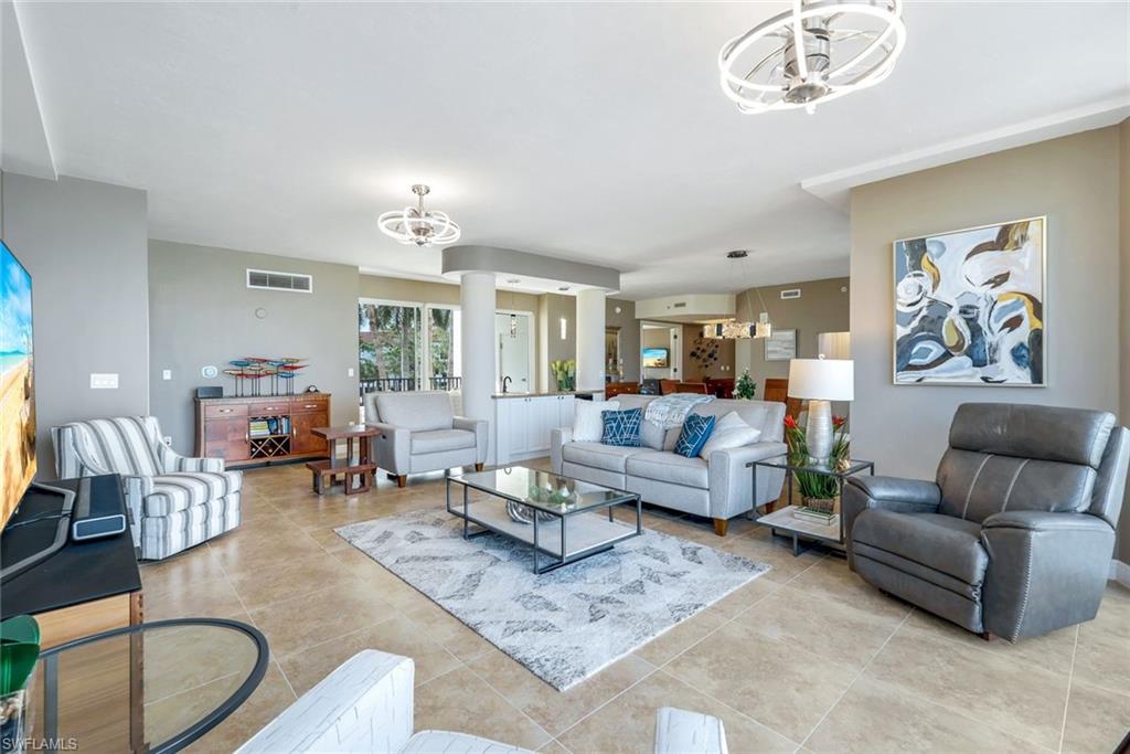 700 La Peninsula BLVD 206