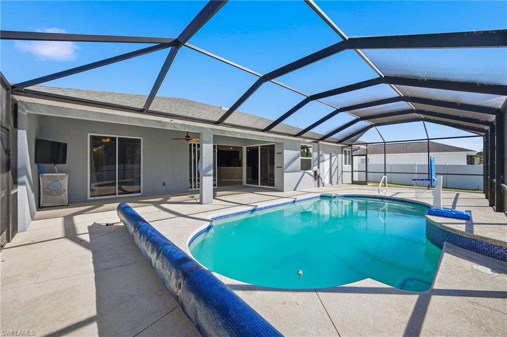 ELECTRIC HEATED POOL WITH SOLAR BLANKET