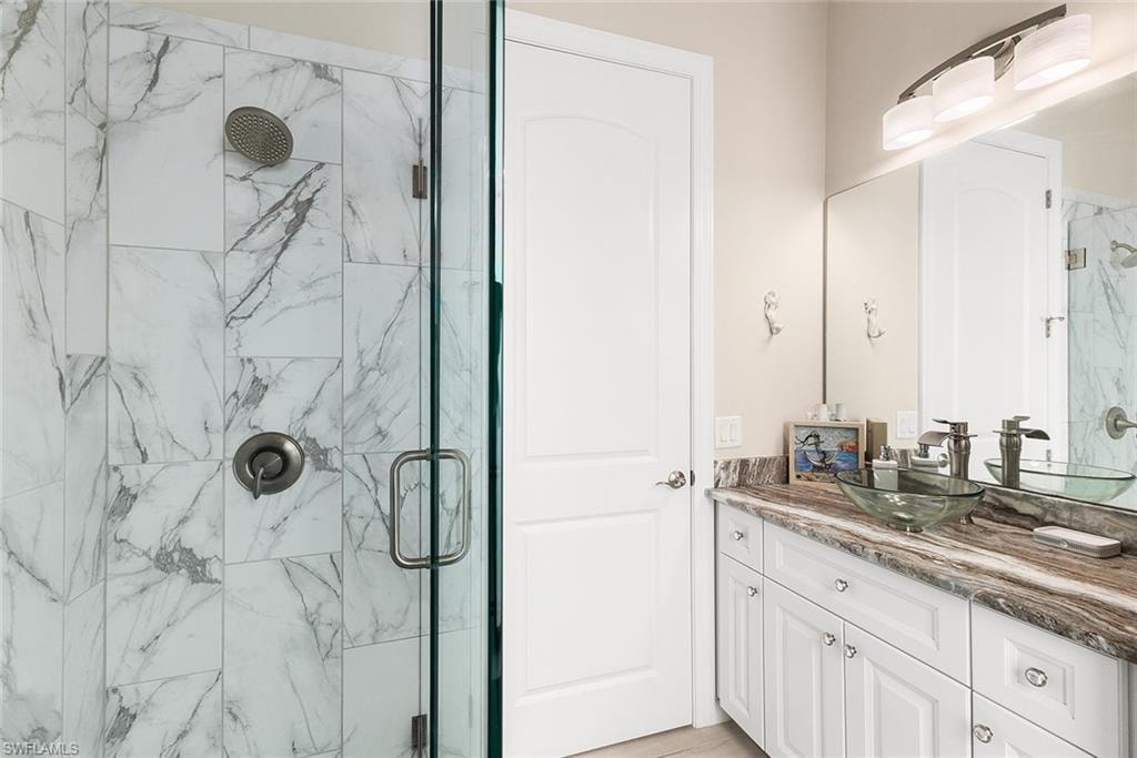 Guest bathroom (2)