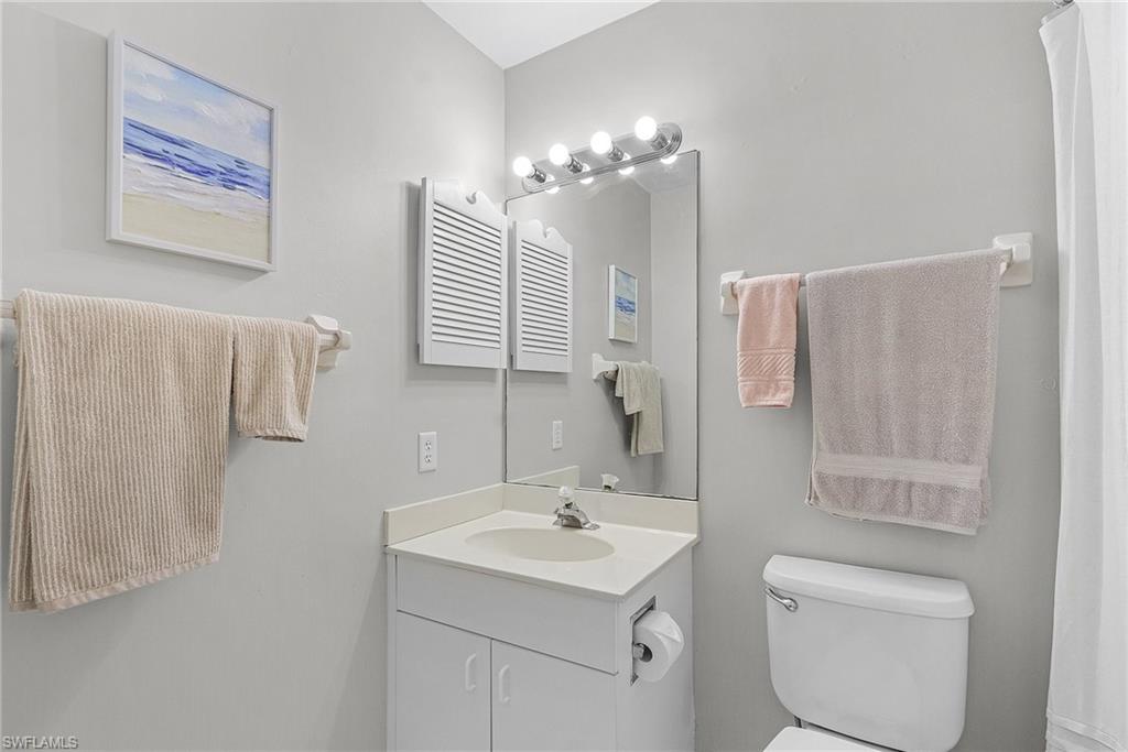 Full bath featuring a shower with curtain and vanity