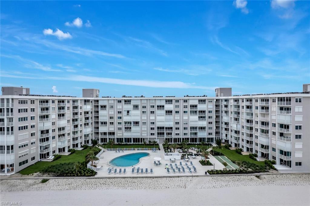 View of apartment building / complex