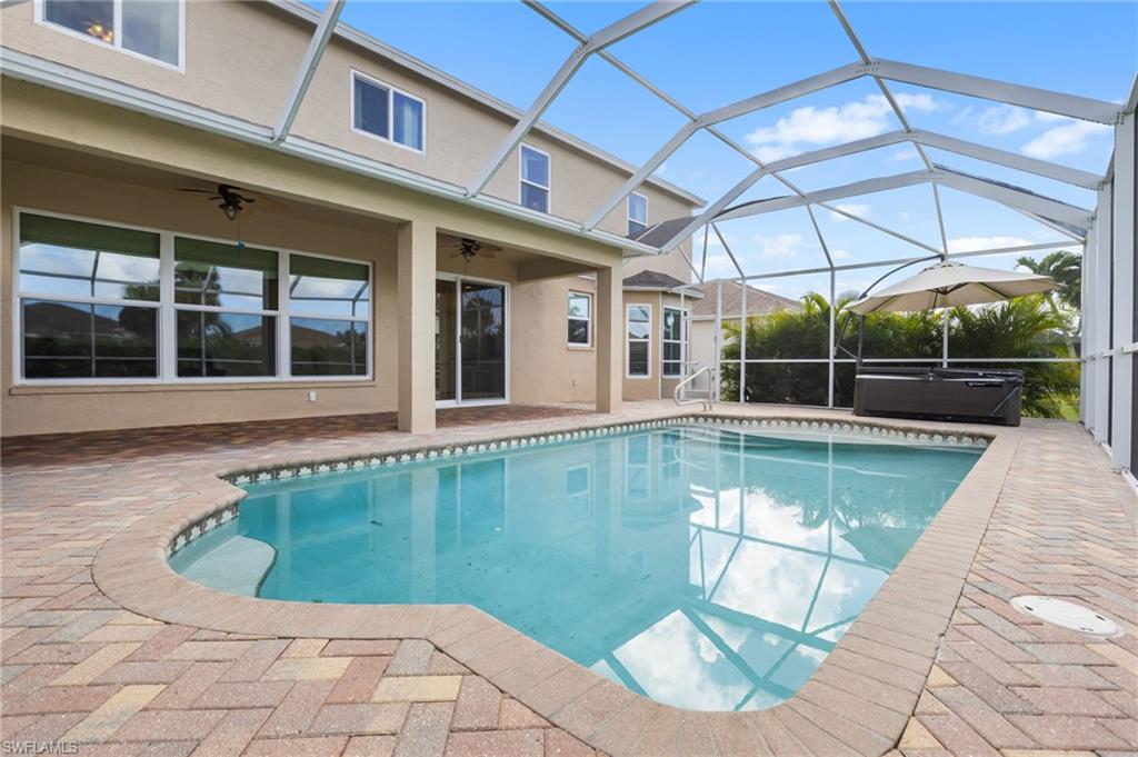 Large Covered area. Perfect for entertaining!