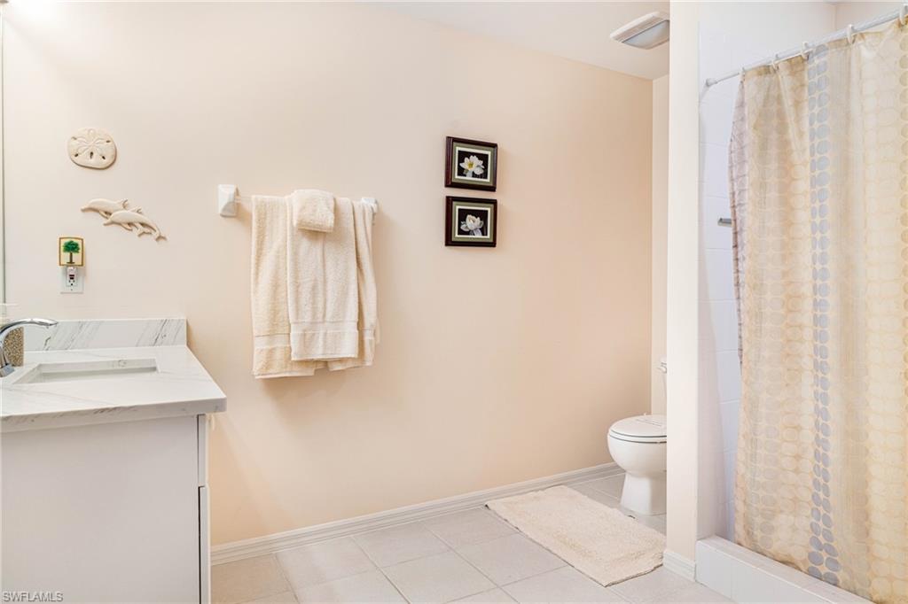 14815 Laguna DR 702 photo 37
