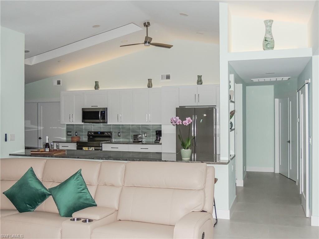 Kitchen with vaulted ceilings and ambiance lighting