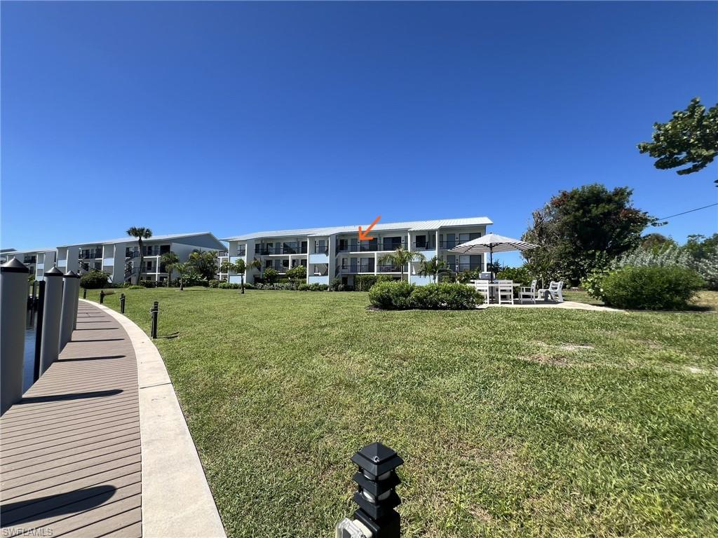 View of grassy yard