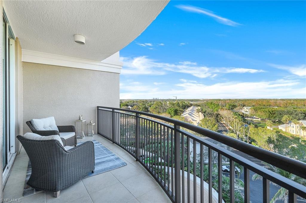 Shared balcony between guest suites with views of the new Kinsale Golf Club.