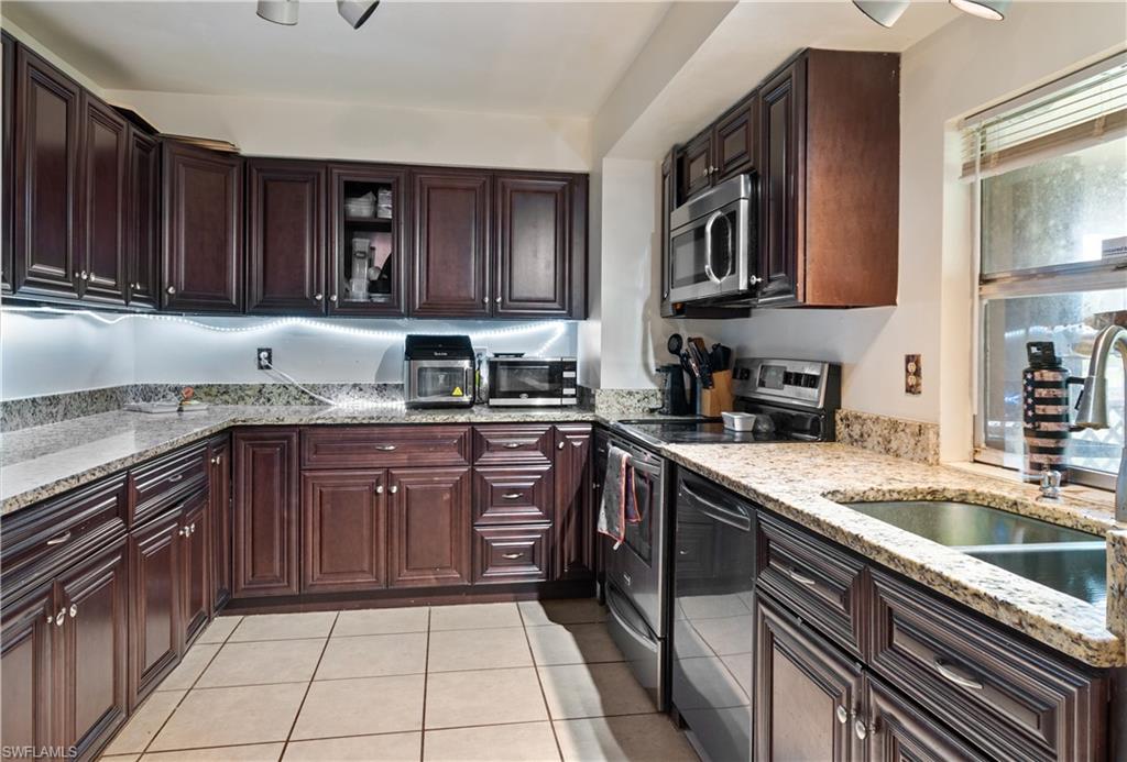 404 Irving AVE photo 6