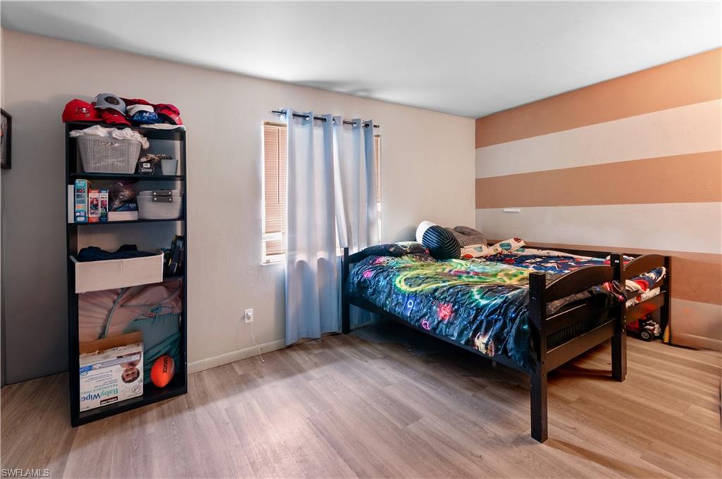 404 Irving AVE photo 13