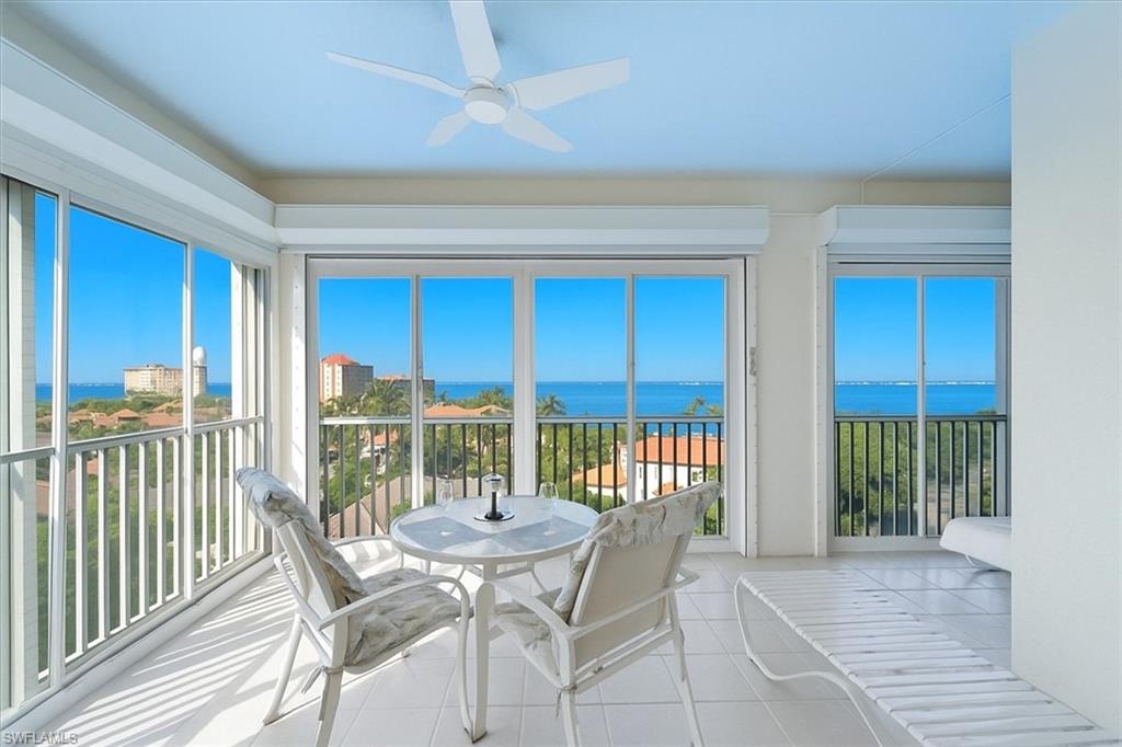 300 degree views from this Top Notch Condo!