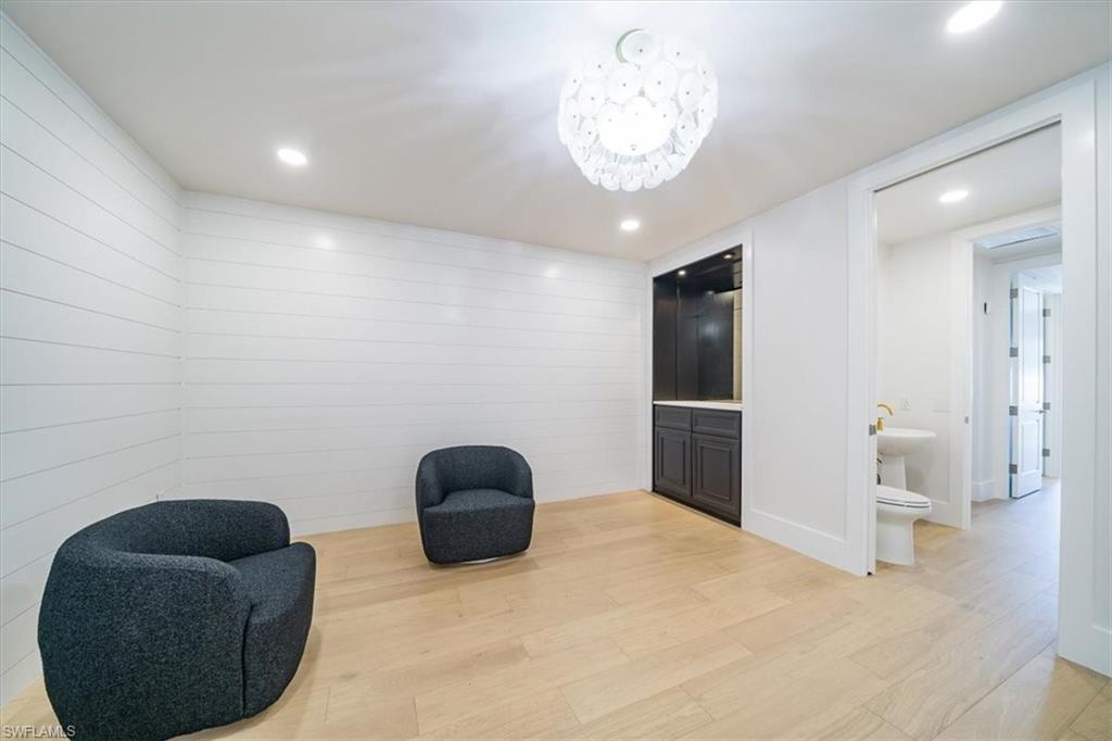 Den/cocktail lounge