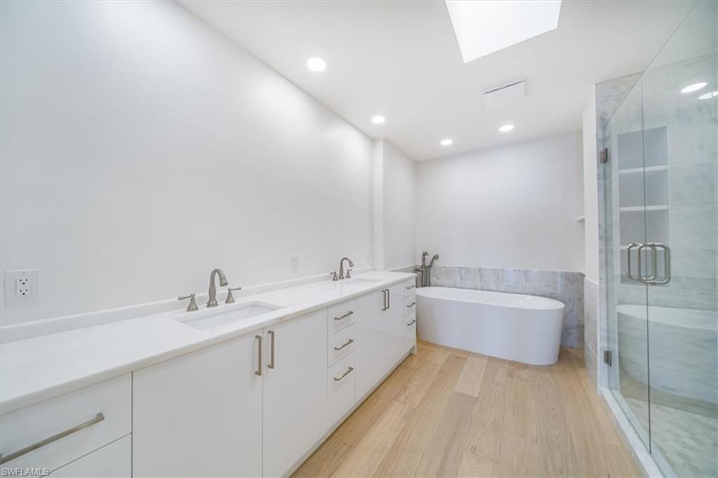 Owner's bath en-suite