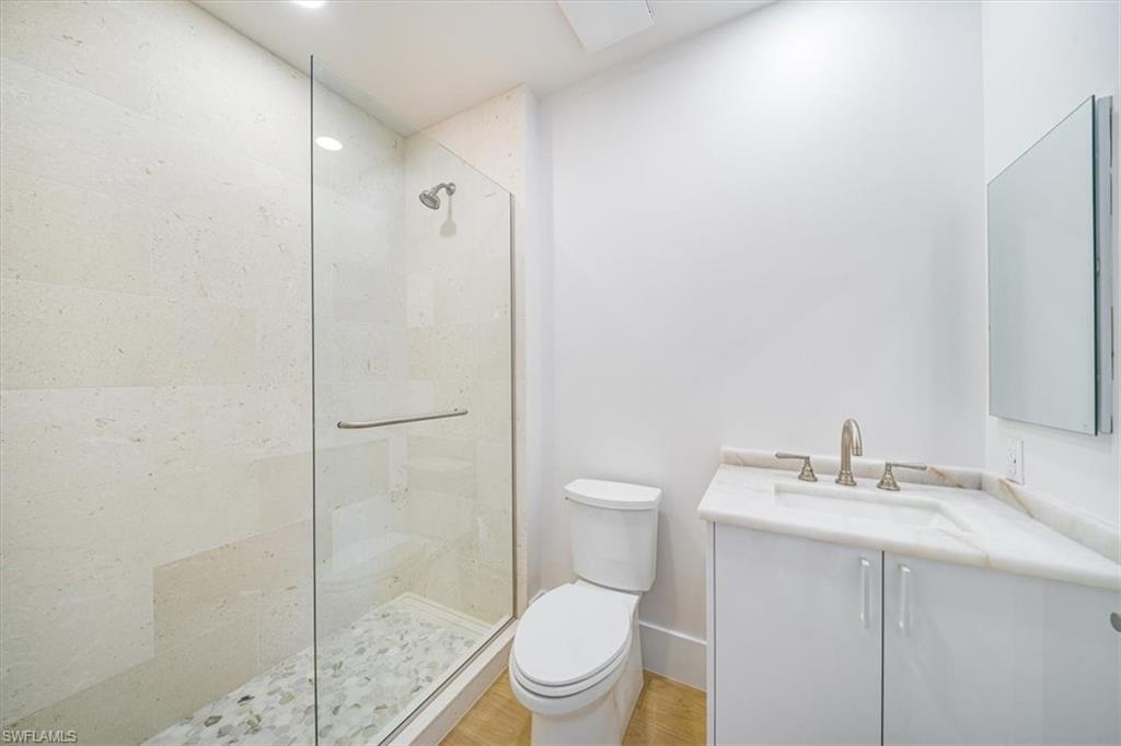 en-suite bath