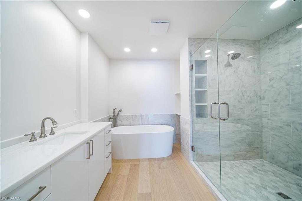 Separate shower/tub