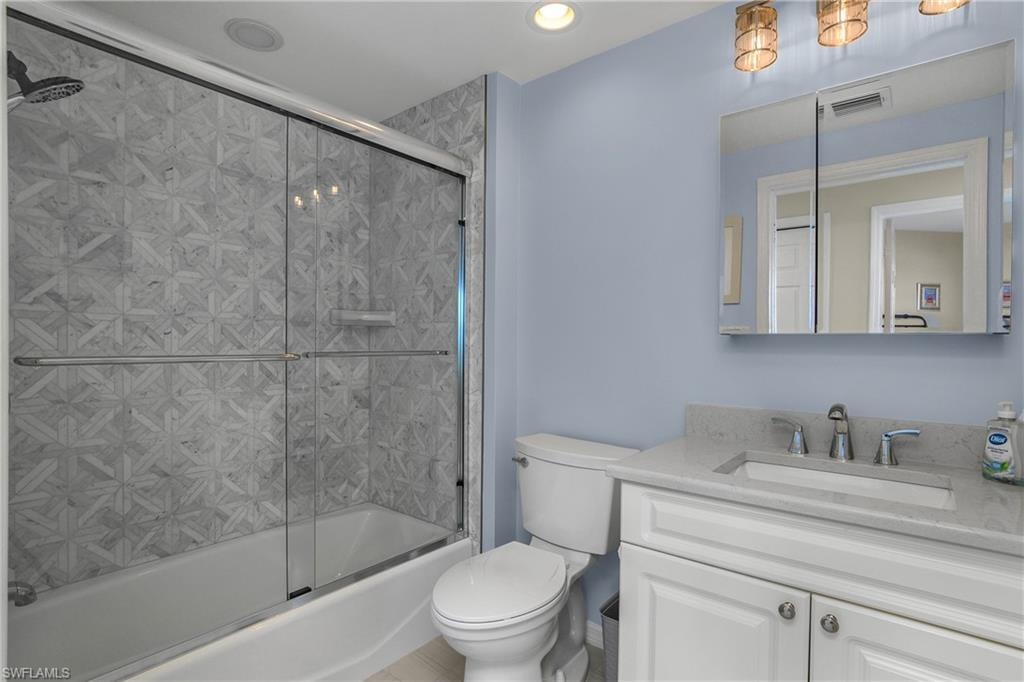 Bath serving both guest bedrooms