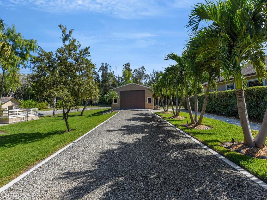 Detached Garage