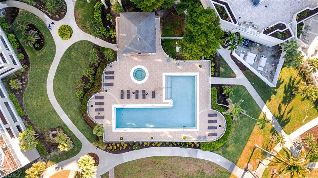 Beautiful community  pool, hot tub and rec room.