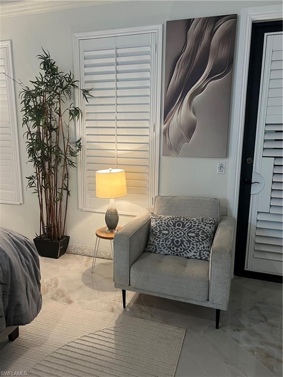 Sitting room with marble look tiles