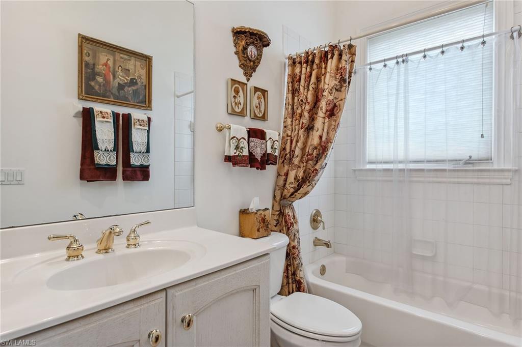 8469 Mallards WAY photo 21