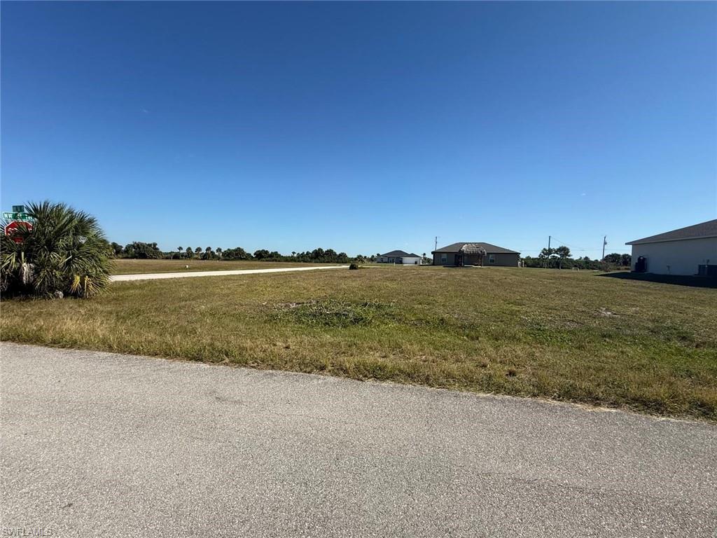 View of yard with a rural view