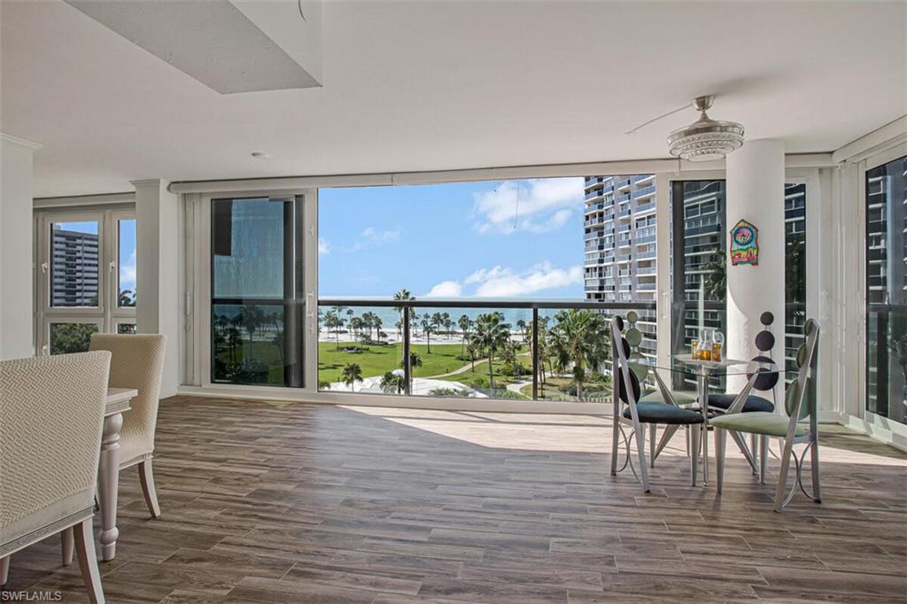 Balcony featuring a ceiling fan and outdoor dining space