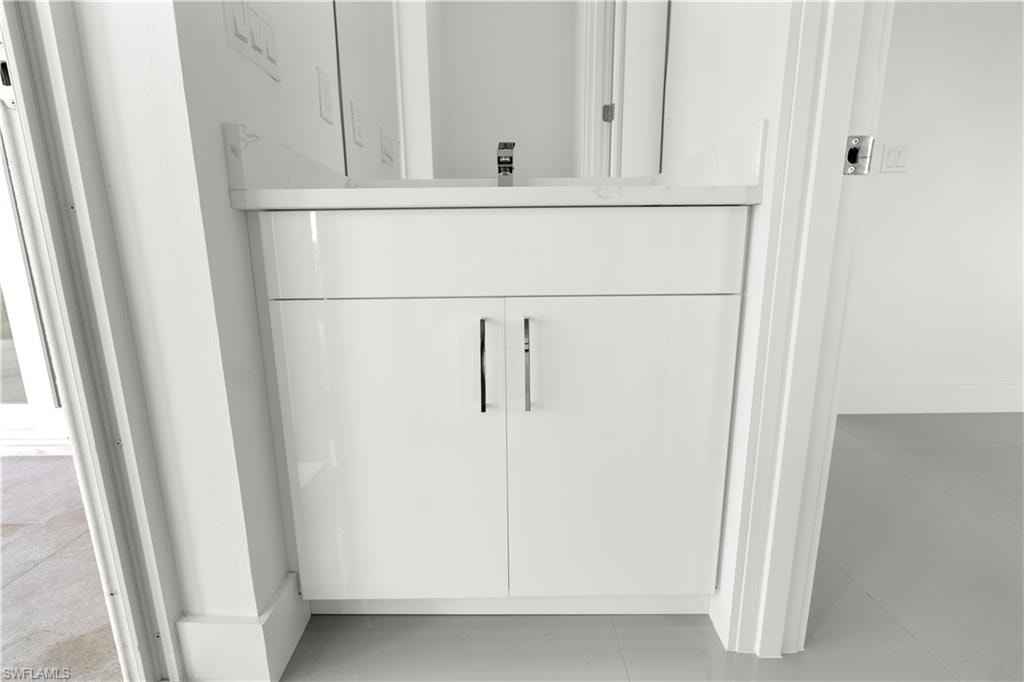 Detailed view of baseboards