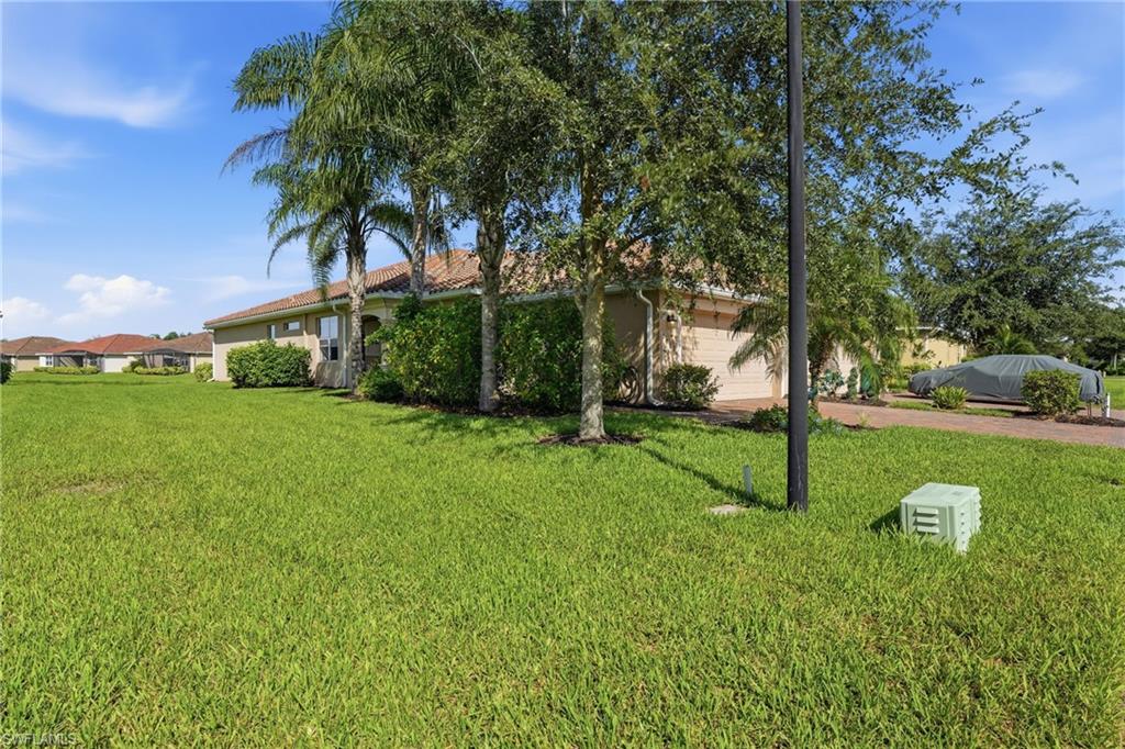 HUGE SIDE YARD