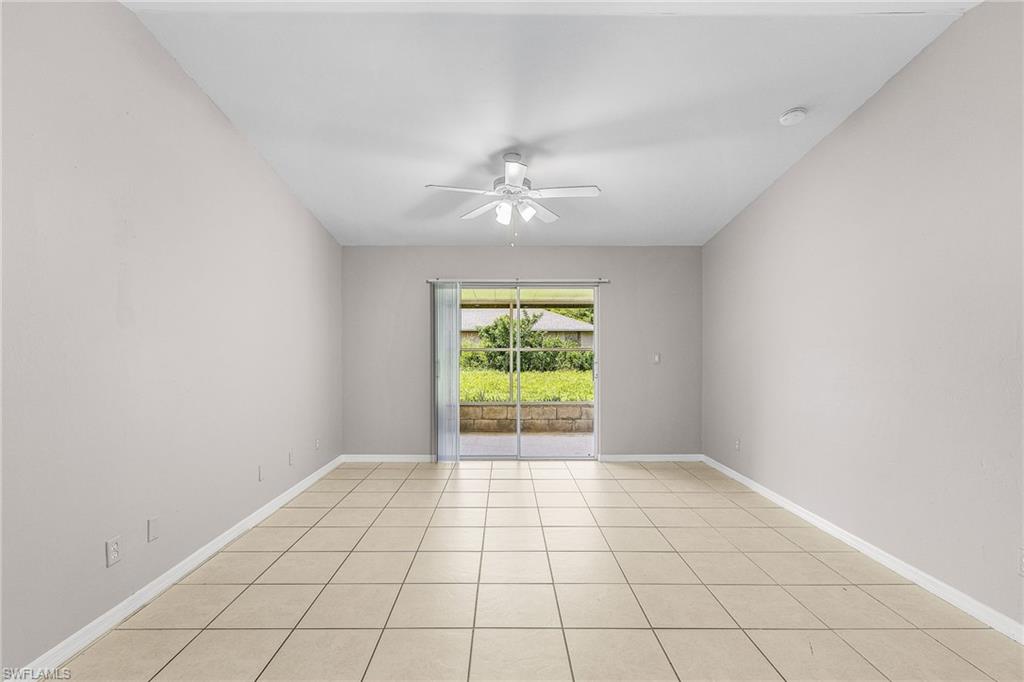 Unfurnished room featuring light tile patterned floors and a ceiling fan