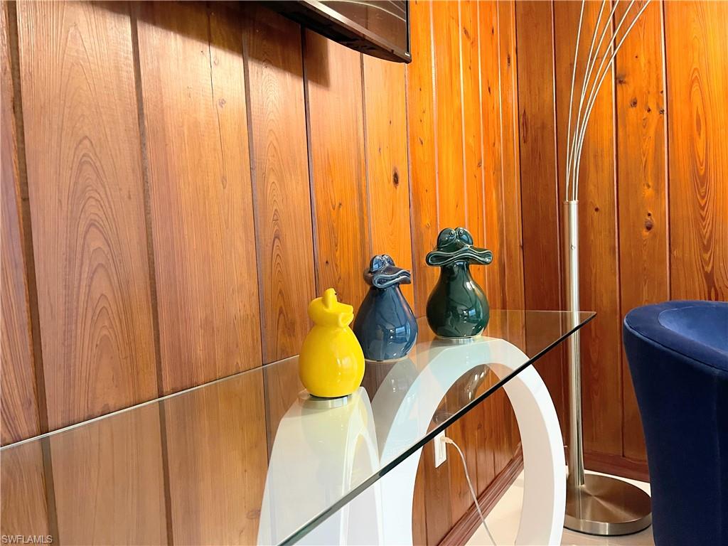 Detailed view of wooden walls